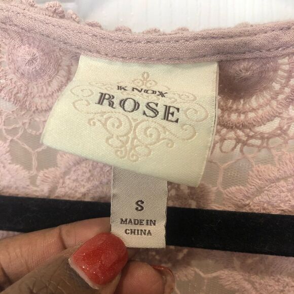 Knox Rose dusty pink short sleeve crocheted lace blouse top, size small - Picture 6 of 12